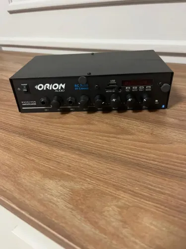 Amplificador receiver de som ambiente da marca Orion, modelo RC 7000.