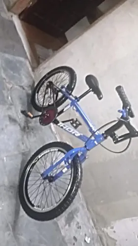 Vendo bicicleta seminova de alumínio aro 20 por 380 reais....