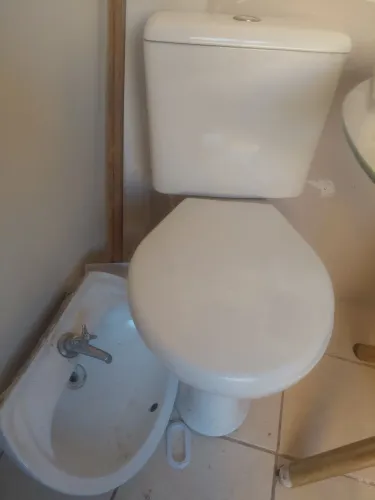 Banheiro e lavatório com pedestal bom estado