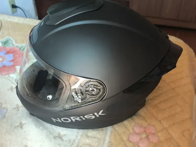 Capacete noriski preto