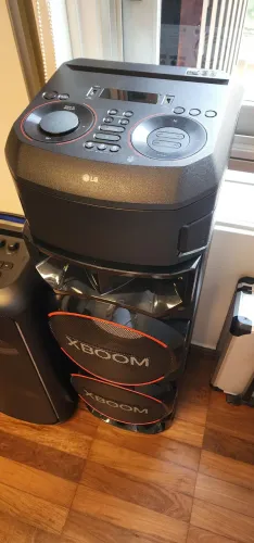 Caixa de Som LG XBOOM RNC9, potente, com karaokê, Bluetooth e leds