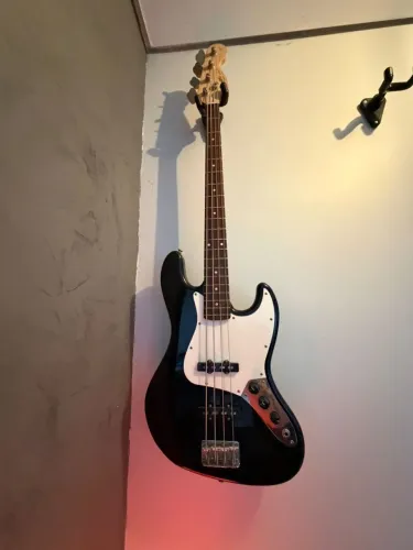 Contrabaixo fender squier 4 cordas usado