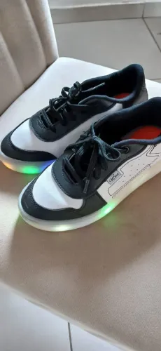 Tênis infantil de rodinhas e luzes em led