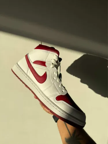 AIR JORDAN 1 MID REVERSE CHICAGO
