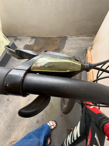 Bicicleta aro 29, quadro 15, 24 marchas, freio a disco, peças shimano