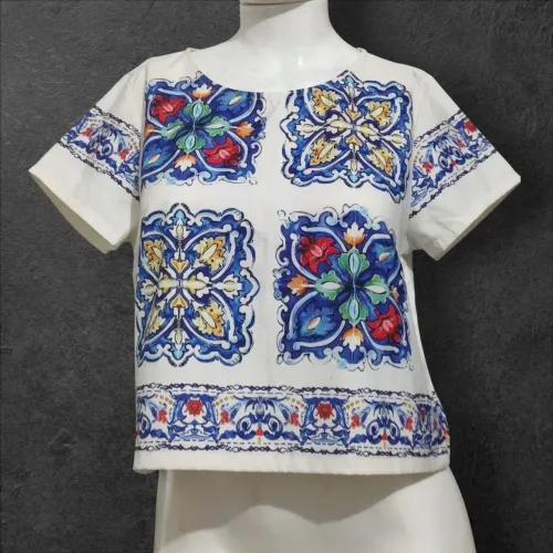 Blusa com estampa de azulejos portugueses Tam M