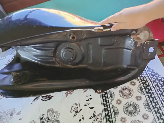 Vendo tanque de moto 