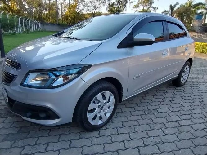 Chevrolet Onix Hatch LT 1.4 8V Flex Power Mec. 4P 2015