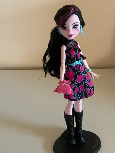RESERVADA Monster High Draculaura completa