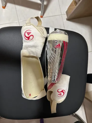 Caneleira adidas