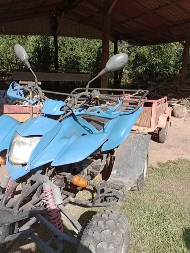 Quadriciclo com carretinha