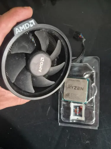 Ryzen 3 3200G AM4 COM DEFEITO + Cooler Original