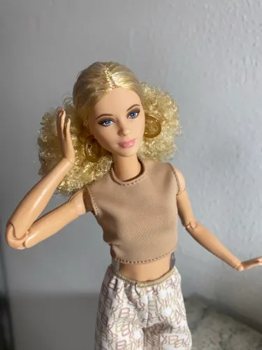 Barbie basics Victoria 