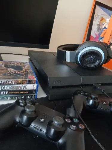 Ps4 slim ,500gb,2 controles e jogos