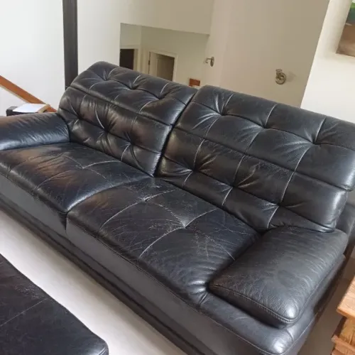 Sofá de COURO LEGÍTIMO PLENITIDE PRETO