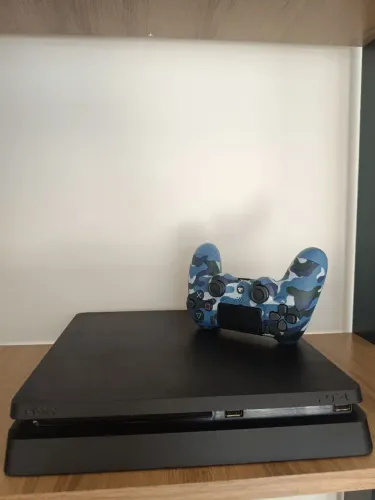 Ps4 slim 3 meses de garantia 1TB de armazenamento 