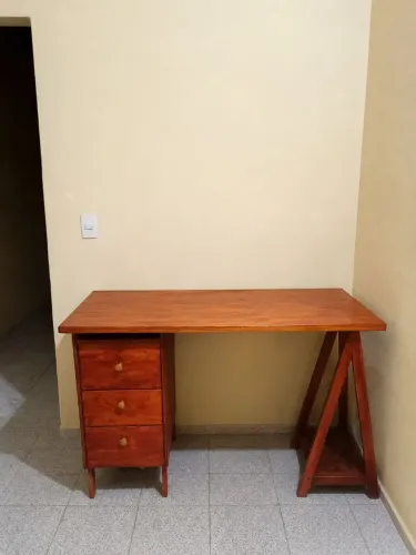 Escrivaninha de Madeira
