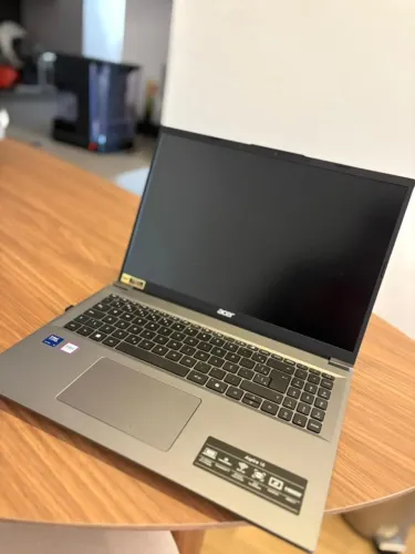 Notebook Acer Aspire 16 