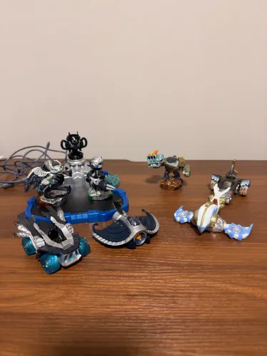 Skylanders superchargers Dark edition starter pack + Figuras