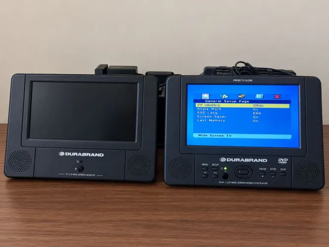 DVD Portátil Durabrand 2 Telas para Carro + Bolsa e Cabos