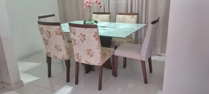 Conjunto de rmesa com 6 cadeiras