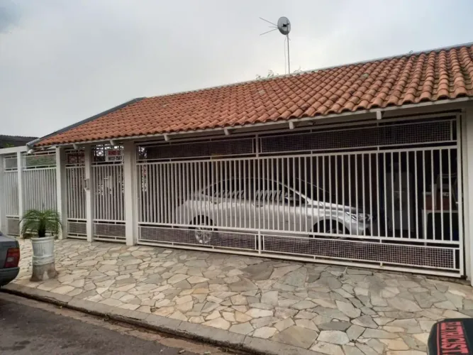 Casa com 4 dormitórios à venda, 200 m² por R$ 460.000,00 - Jardim Guarujá - Marília/SP