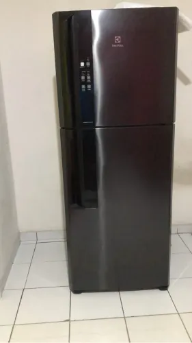 Geladeira semi nova 