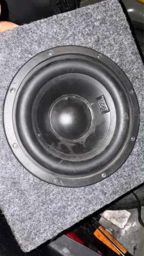 Vendo- Subwoofer de 8 polegada.