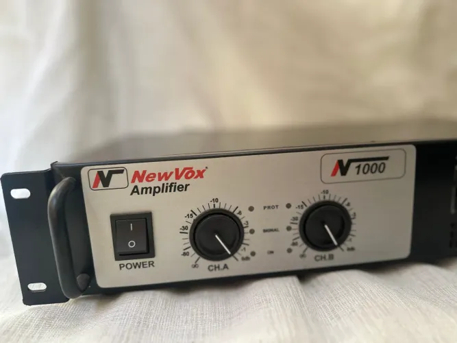 Amplificador de Potência NewVóx NV1000 Profissional para Rack