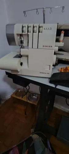 Máquina de costura Singer