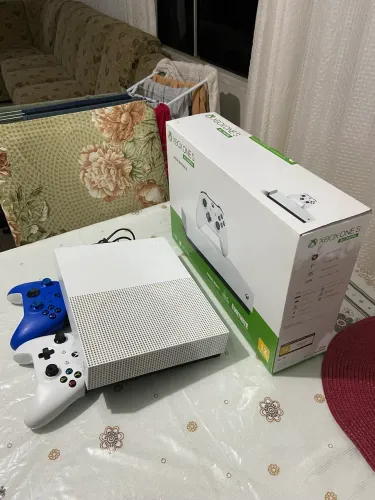 Xbox One S All Digital 1TB + 2 Controles Originais + Caixa | Excelente Estado