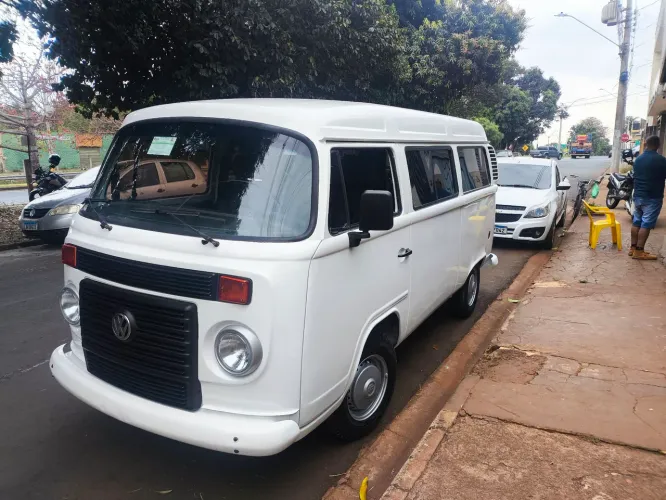 Volkswagen Kombi Standard 1.4 MI Total Flex 8V 2012