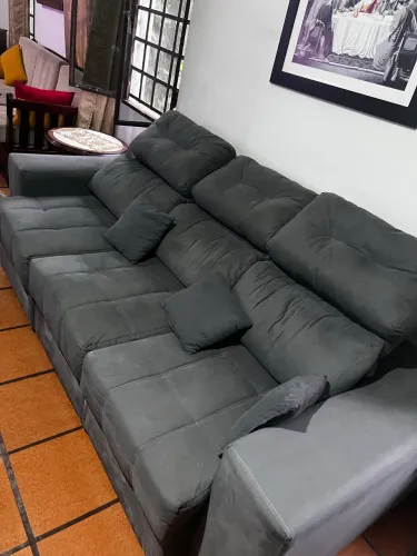 Sofá 3 lugares retrátil e reclinável em perfeito estado, pouquíssimo usado!