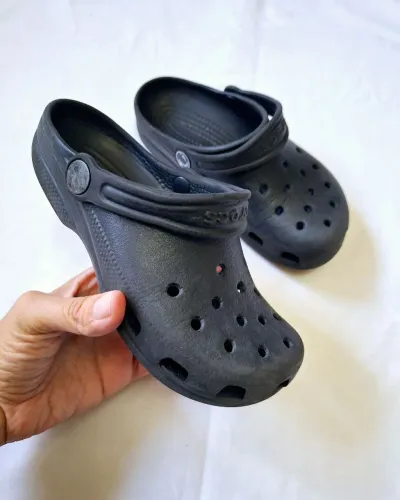 Crocs preto infantil 