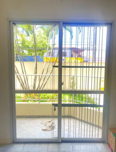 Porta de correr de alumínio - DUAS portas.