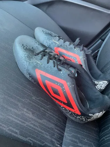 Chuteira Umbro