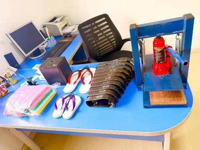 Abra já seu próprio negócio temos a máquina completa de fazer chinelo 