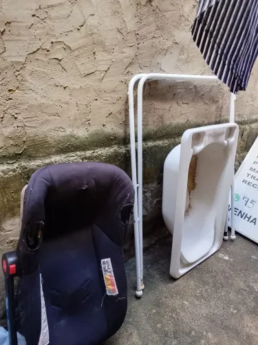 Banheira pra bebê e cadeira de viaje