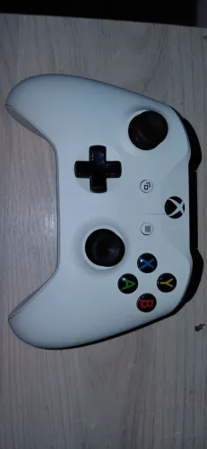 Controle de Xbox One S Original usado