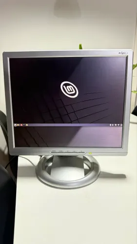Monitor LCD 17" - USADO VGA