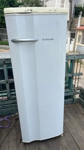 Geladeira eletrolux 236L