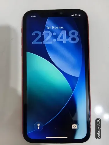 iPhone 11, tela sem nenhum trinco, bateria 100% porém trocada não muda nada