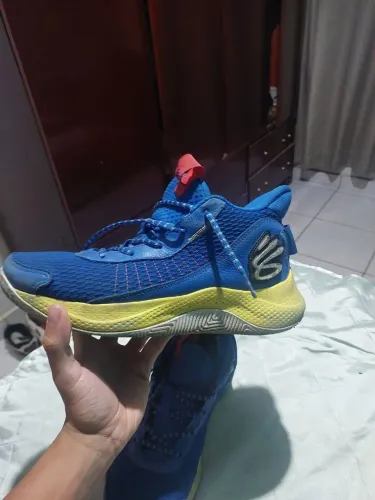 Tênis under Armour curry 3zero5