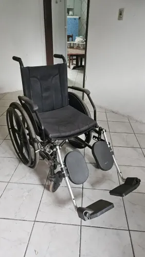 Cadeira de rodas acolchoada ajustável