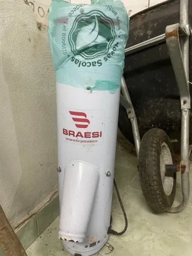Vendo moinho ou moedor de pães Braesi