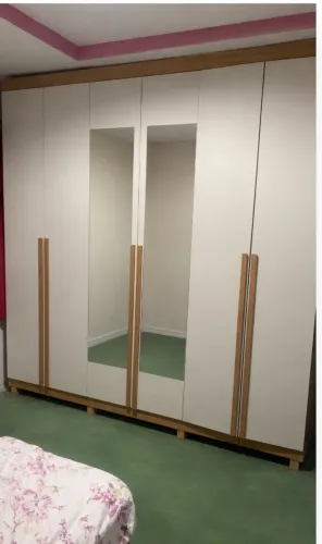 Guarda roupa 6 portas