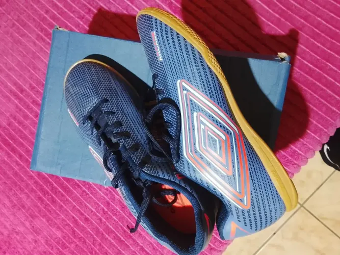 Chuteira umbro (Futsal)