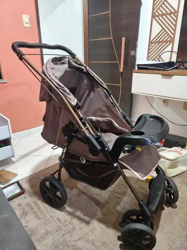 Carrinho de bebê galdezano 