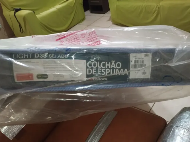 CAMA DE SOLTEIRO EM SUCUPIRA E COLCHÃO