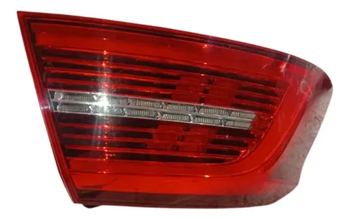 Lanterna Traseira Lado Esquerdo VW Passat B8 2017 2018 Vermelho Detalhe